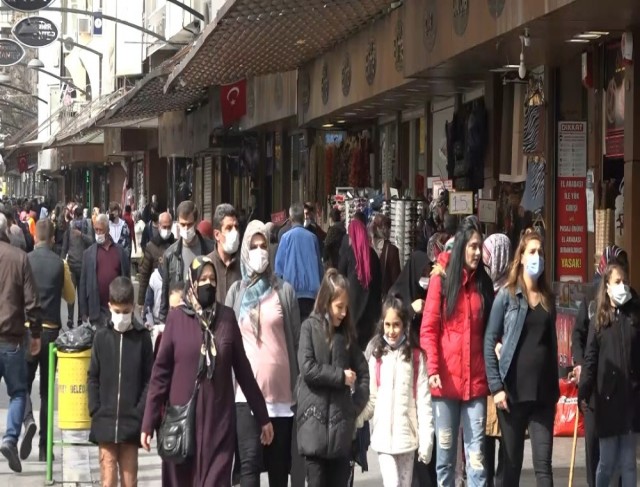 Gaziantepte vaka sayısı artıyor çarşıda yoğunluk azalmıyor