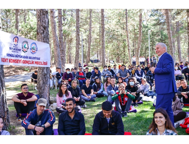 Başkan Zolan Kefe Yaylası'nda gençlerle buluştu