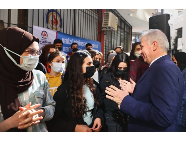 İlk ders zilini Başkan Zolan çaldı