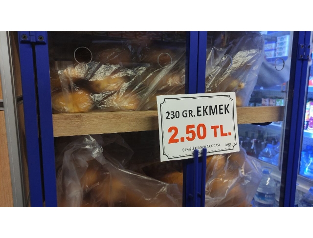 Tartışmalı zam hayata geçti, Denizli'de ekmek 2.5 TL oldu