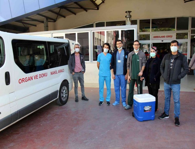 Yaşlı adamın bağışlanan karaciğeri İzmir’deki hastaya umut oldu