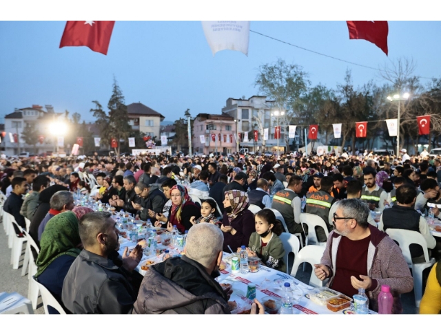 Birlik ve beraberlik ruhu Büyükşehir iftarlarında yaşanıyor