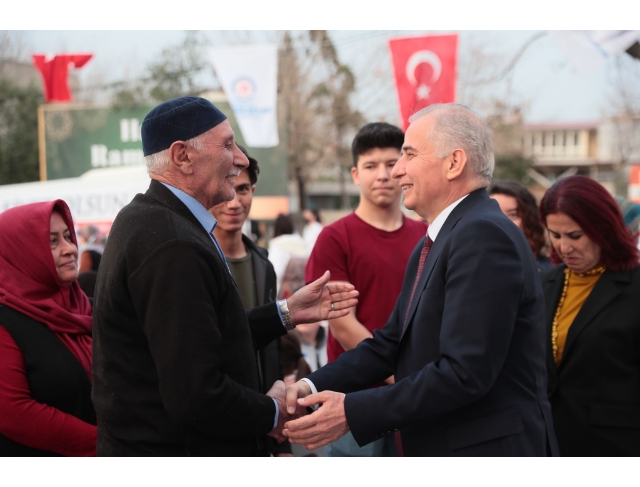 Büyükşehir’in gönül sofrası Yeni Mahalle’de kuruldu