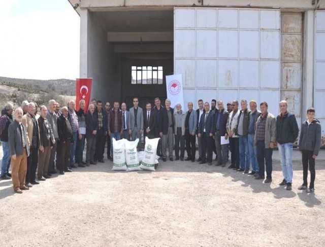 Emet’te arıcılara 6 bin 50 kilogram şeker dağıtıldı