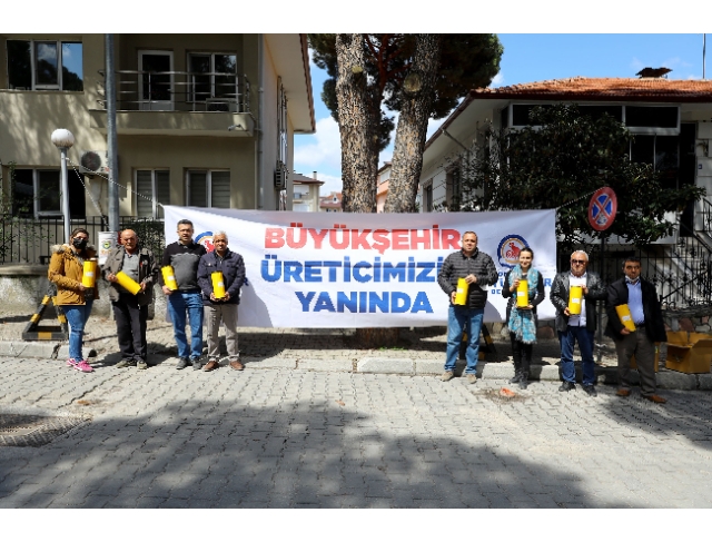 Sera zararlılarının önlenmesi için 450 üreticiye yapışkan tuzak dağıtıldı