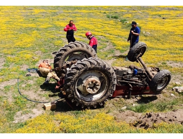 Tarlada çift süren traktör uçuruma yuvarlandı: 1 ölü, 1 yaralı