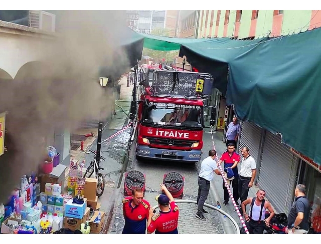 Tarihi çarşıdaki çıkan yangın korkuttu