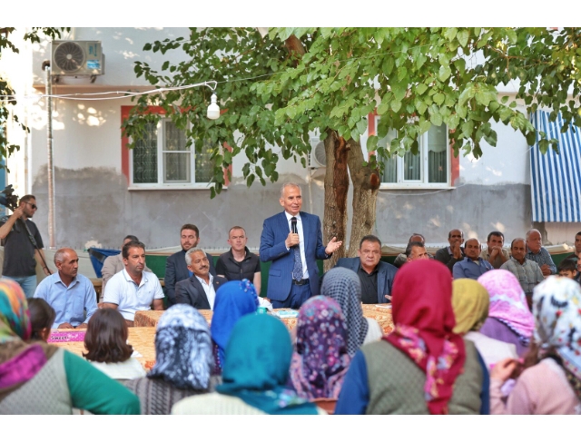 Başkan Osman Zolan Babadağlılarla kucaklaştı