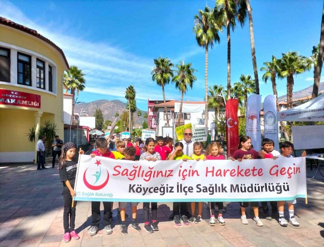 Köyceğizde sağlıklı yaşam için yürüdüler