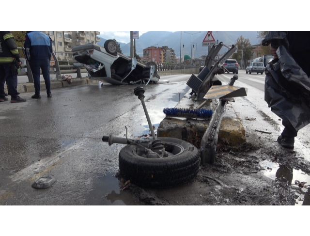 Bariyere çarpıp ters dönen otomobilden sağ çıktı