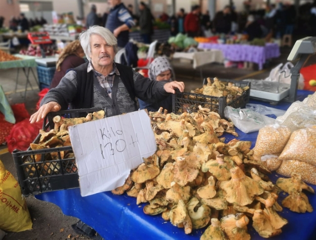 Fiyatı eti geçen çıntar satıcısından ilginç etiket