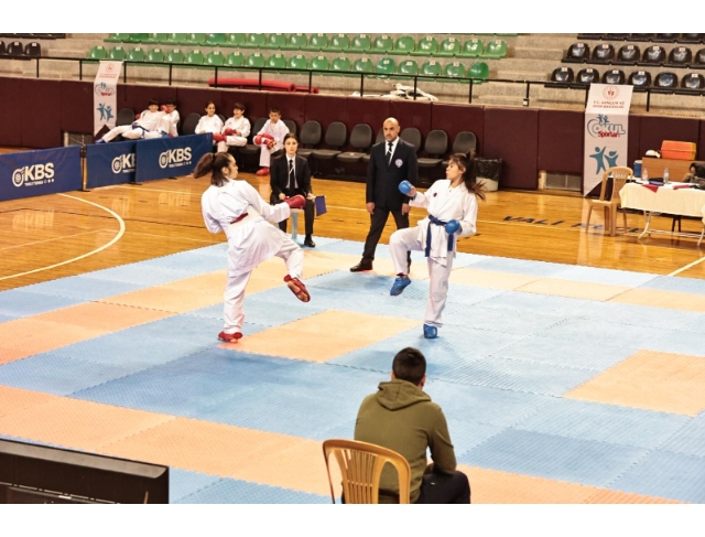 Okul sporları karate müsabakaları tamamlanıyor