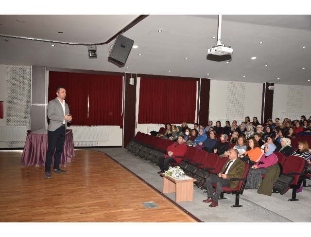 Okulöncesi eğitim ve aile ilişkileri seminerde ele alındı