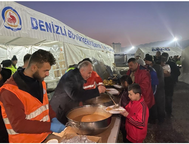 Denizli Büyükşehir’den Hatay’da gönül sofrası