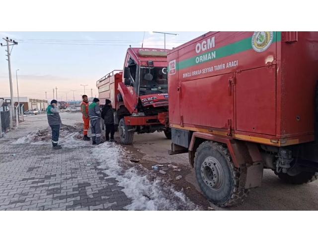 Deprem bölgesinde bozulan araçların imdadına seyyar tamir aracı yetişiyor