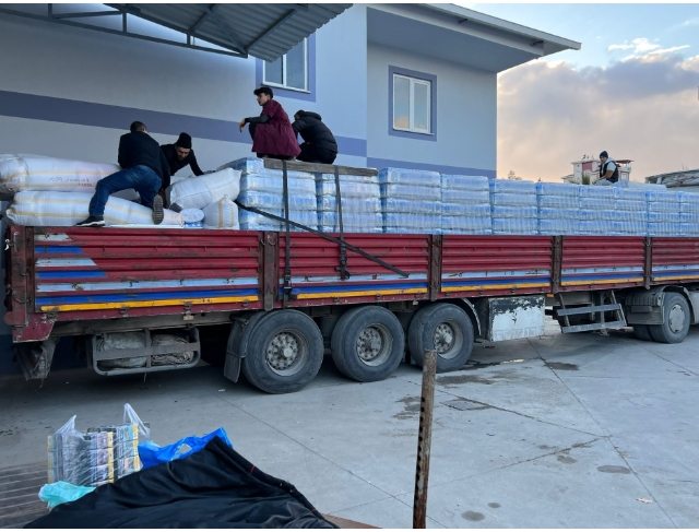 İhlas Vakfı Denizli Temsilciliği depremzedeleri kara günde yalnız bırakmadı