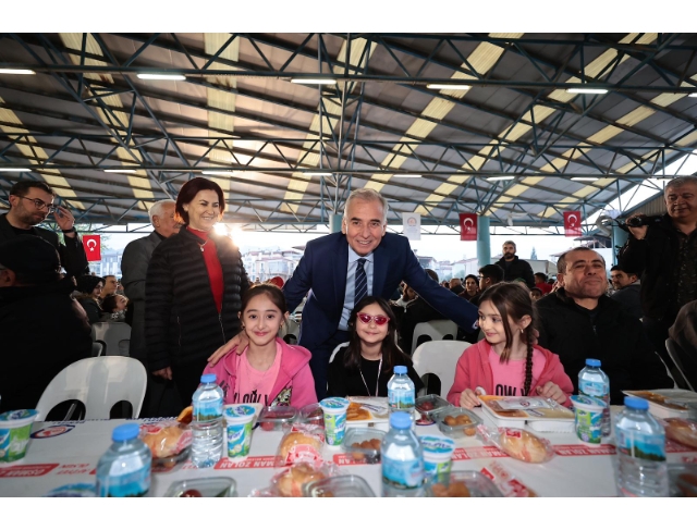 Büyükşehir’in iftar sofrası Anafartalar’da