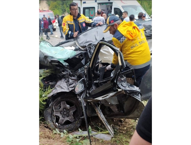 Tırın biçtiği otomobildeki ölü sayısı 4’e yükseldi