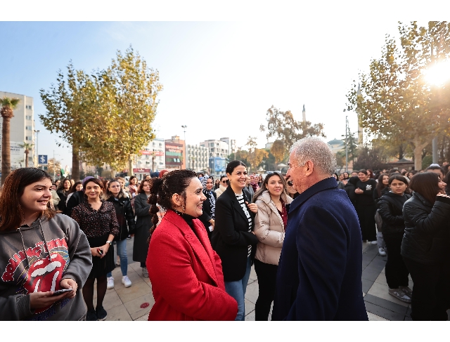 Kadınlar Ata'nın huzurunda