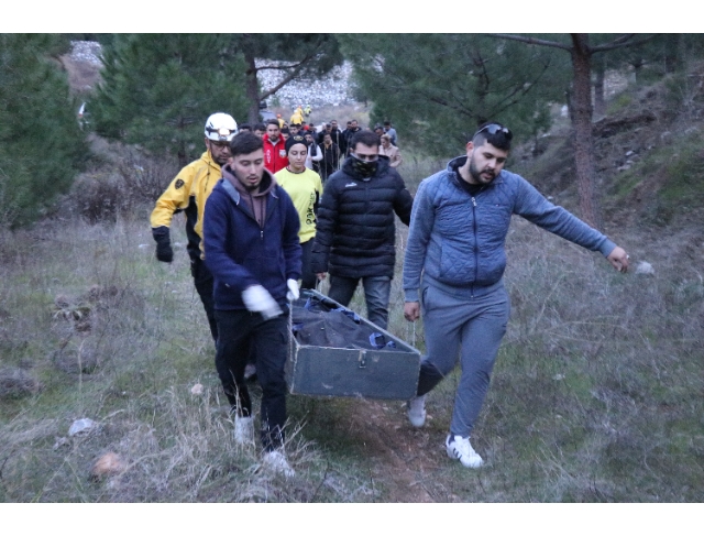 Kayıp posta çalışanı 50 saat sonra makilerin arasında ölü bulundu