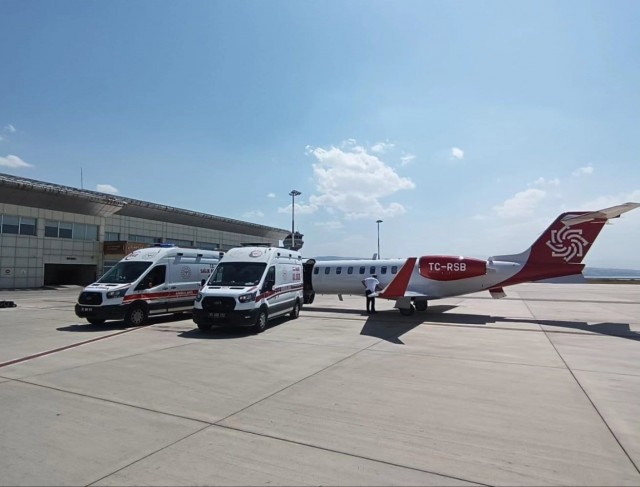 Hasta bebekler uçak ambulansla İstanbula sevk edildi