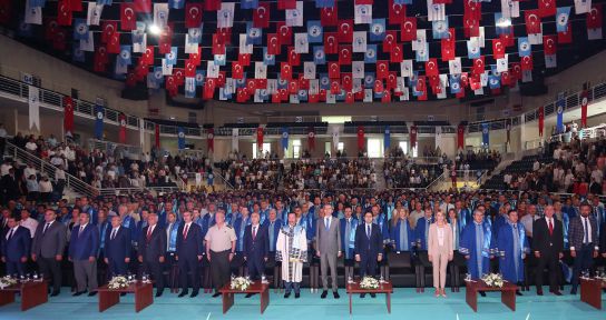 55 yaşındaki güvenlik görevlisi bölüm üçüncüsü olarak mezun oldu