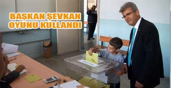 ACIPAYAM BELEDİYE BAŞKANI HULUSİ ŞEVKAN OYUNU KULLANDI