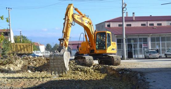 ACIPAYAM SANAYİ SİTESİ SICAK ASFALTA KAVUŞUYOR