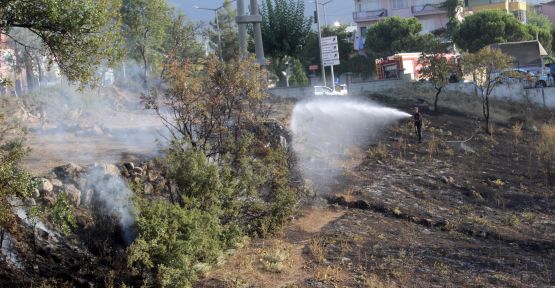 Arazi yangını akaryakıt istasyonuna 20 metre kala söndürüldü