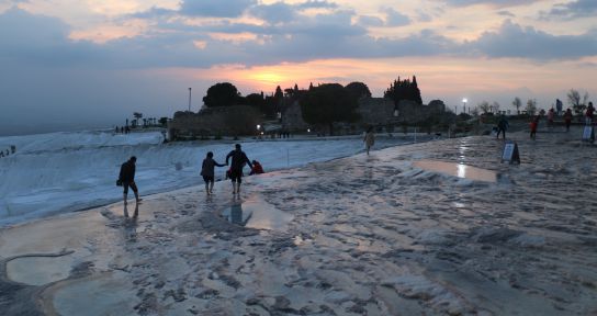 "Beyaz cennet"te gün batımı turistleri mest etti