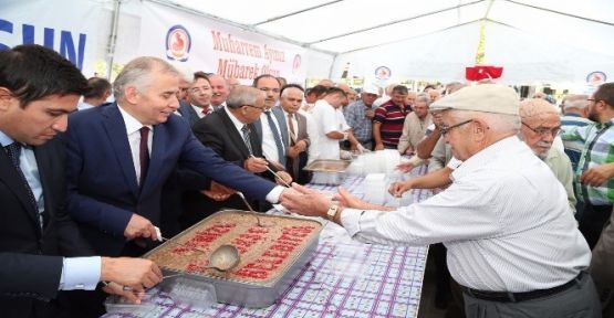 Büyükşehir aşure geleneğini sürdürüyor