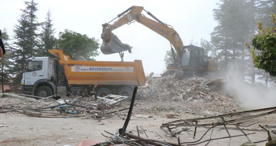 Denizli'de deprem bölgesinde enkaz kaldırma çalışmaları başladı