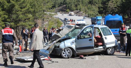 DENİZLİ'DE FECİ KAZA: 4 ÖLÜ ATEŞ ACIPAYAM'A DÜŞTÜ