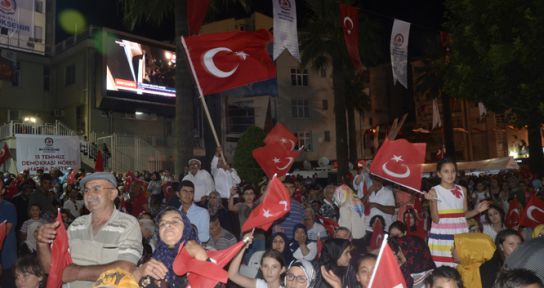 Denizli’de on binler 15 Temmuz coşkusu yaşadı