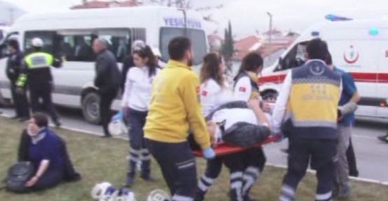 Denizli’de zincirleme kaza: 17’si öğrenci 25 yaralı