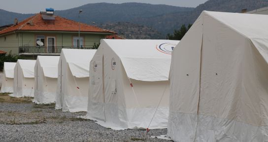 Deprem bölgesinde çadırda yaşam devam ediyor