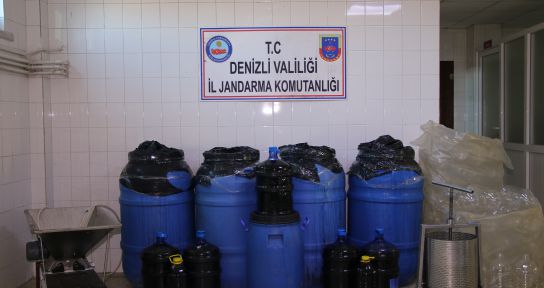 Jandarma bin 100 litre kaçak şarap ele geçirdi