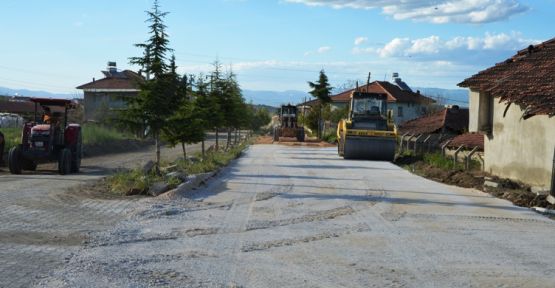 MADEN CADDESİ ASFALTA KAVUŞUYOR