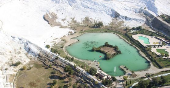 PAMUKKALE'YE GİRİŞ 35 TL'YE YÜKSELTİLDİ