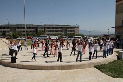 POLONYALI EFELERDEN ZEYBEK OYUNU