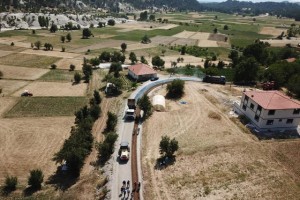 Asfalt çalışması mahalleyi toz ve çamurdan kurtardı