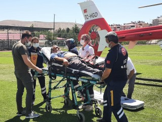 Sağlık personelinin imdadına ambulans helikopter yetişti