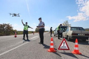 Jandarma trafiği havadan denetliyor