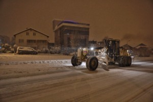 Büyükşehir'in karla mücadelesi sürüyor