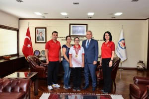 Yüzebilmek için Denizli’ye taşındı, Türkiye şampiyonluğuna ulaştı