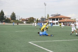 4 kırmızı kartın olduğu karşılaşma 2-2 sona erdi