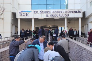 EYT bekleyenler SGK önünde kuyruklar oluşturdu