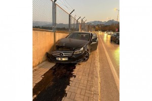 DEVA Partisi İl Başkanı lüks otomobiliyle kaza yaptı