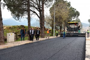 Büyükşehir’in sıcak asfalt seferberliği sürüyor