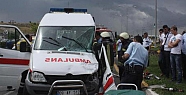 DENİZLİ'DE AMBULANSLA MİNİBÜS ÇARPIŞTI